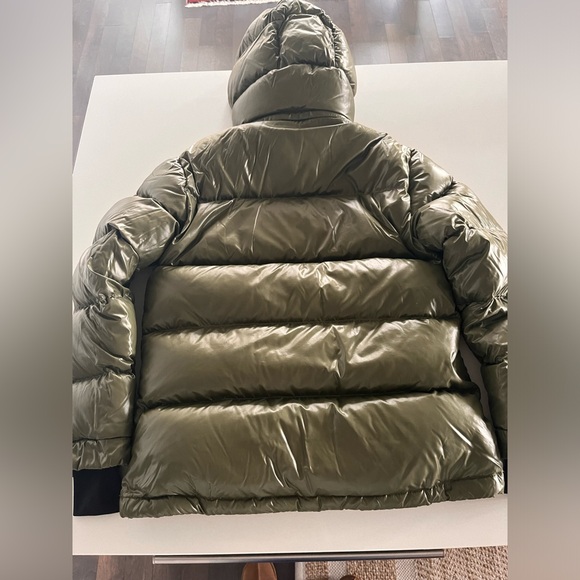 Aritzia TNA Superpuff Puffer Jacket - Picture 8 of 10